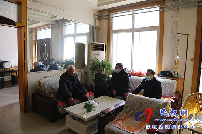 縣人大機(jī)關(guān)開展春節(jié)前走訪慰問老干部活動(dòng) 縣人大機(jī)關(guān)開展春節(jié)前走訪慰問老干部活動(dòng)