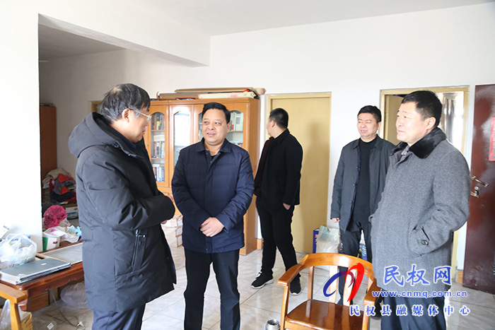 縣人大機(jī)關(guān)開展春節(jié)前走訪慰問老干部活動(dòng) 縣人大機(jī)關(guān)開展春節(jié)前走訪慰問老干部活動(dòng)