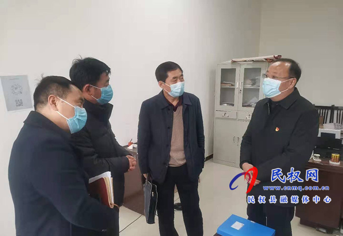 縣委常委、組織部長何玉明調(diào)研指導(dǎo)村（社區(qū)）“兩委”換屆工作