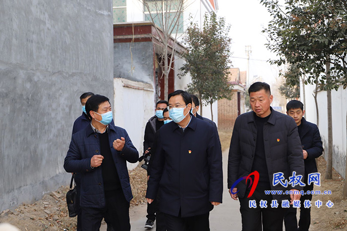 市人大常委會副主任、縣委書記姬脈常走訪慰問困難老黨員
