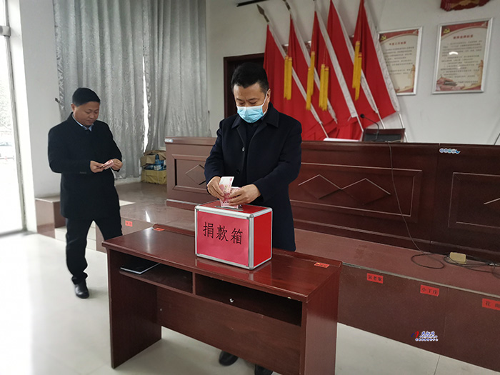   花園鄉(xiāng)開展“送溫暖、獻(xiàn)愛心”捐款活動