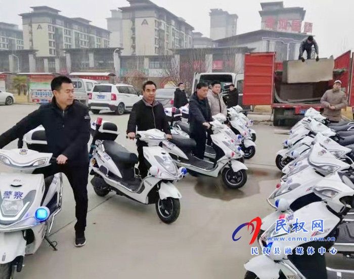 縣司法局舉行司法警用電動(dòng)車(chē)集中配發(fā)儀式 縣司法局舉行司法警用電動(dòng)車(chē)集中配發(fā)儀式