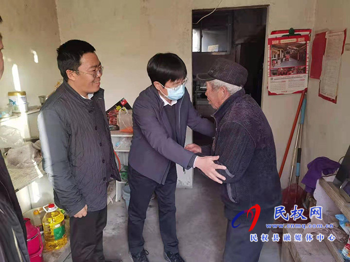 民權(quán)高新區(qū)常務(wù)副主任張愛(ài)軍走訪慰問(wèn)老黨員、貧困戶