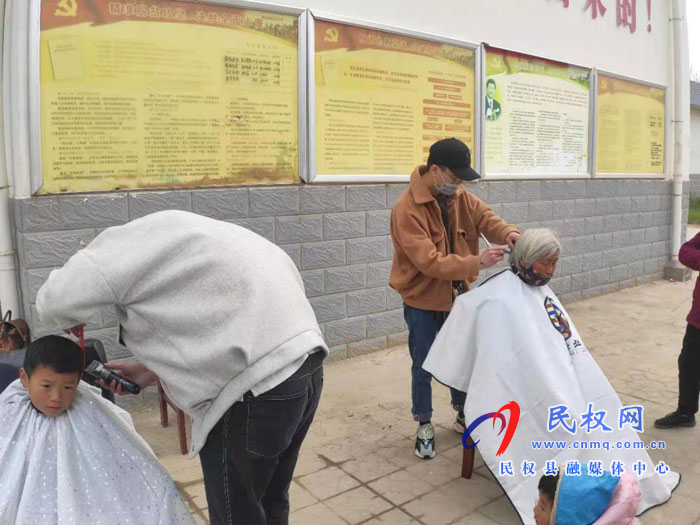 獻(xiàn)愛心 青年理發(fā)師在行動 獻(xiàn)愛心 青年理發(fā)師在行動