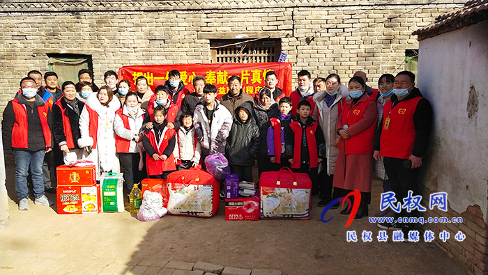 民權(quán)縣公益聯(lián)盟:舉行“捐岀一份愛心 奉獻(xiàn)一片真情”慰問活動(dòng) 民權(quán)縣公益聯(lián)盟:舉行“捐岀一份愛心 奉獻(xiàn)一片真情”慰問活動(dòng)