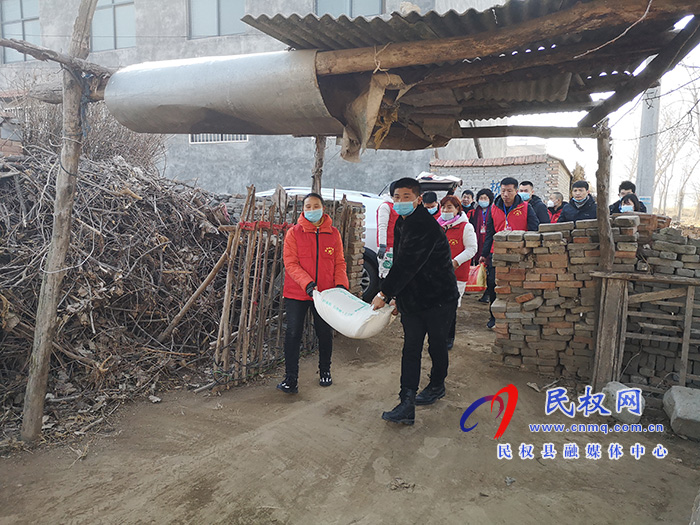 民權(quán)縣志愿者協(xié)會開展送溫暖獻愛心活動 民權(quán)縣志愿者協(xié)會開展送溫暖獻愛心活動