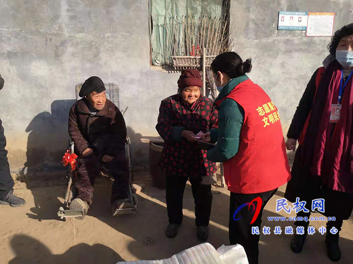 民權(quán)縣志愿者協(xié)會開展送溫暖獻愛心活動 民權(quán)縣志愿者協(xié)會開展送溫暖獻愛心活動