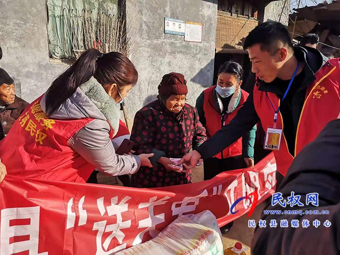 民權(quán)縣志愿者協(xié)會開展送溫暖獻愛心活動 民權(quán)縣志愿者協(xié)會開展送溫暖獻愛心活動