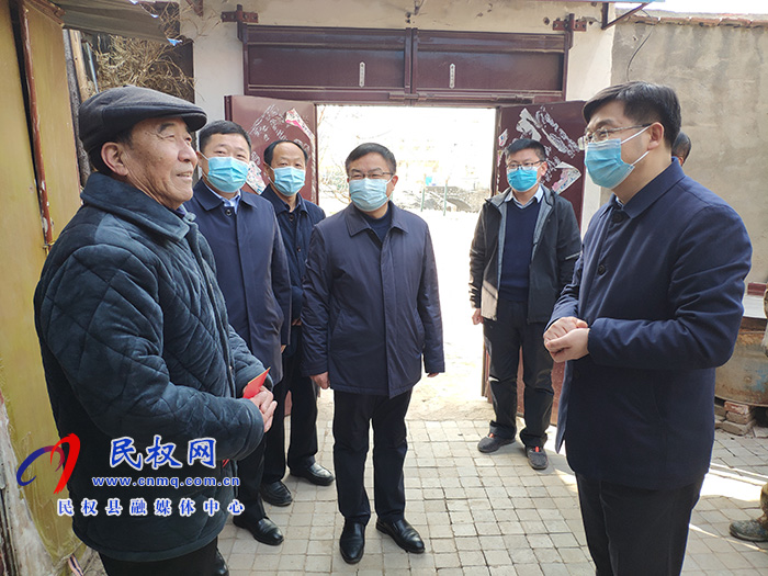 縣委副書記、縣長張團結(jié)春節(jié)前夕慰問軍轉(zhuǎn)干部和困難群眾