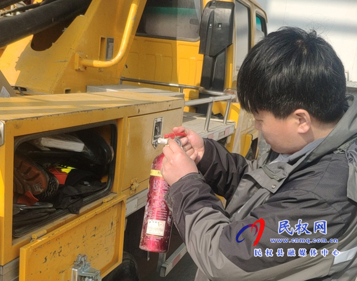 城管局路燈所進(jìn)行安全用電及消防排查 城管局路燈所進(jìn)行安全用電及消防排查