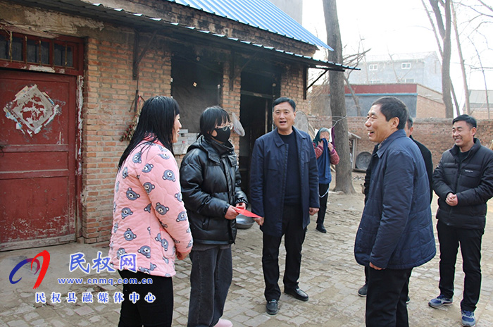 縣委常委、組織部長何玉明到褚廟鄉(xiāng)慰問老黨員