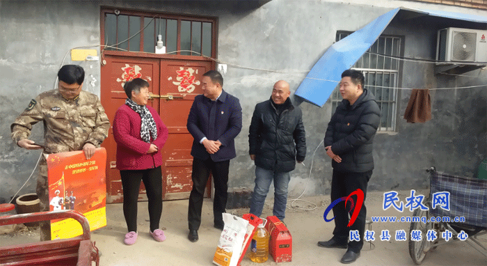 胡集鄉(xiāng)黨政領(lǐng)導(dǎo)慰問(wèn)現(xiàn)役軍人家屬 胡集鄉(xiāng)黨政領(lǐng)導(dǎo)慰問(wèn)現(xiàn)役軍人家屬