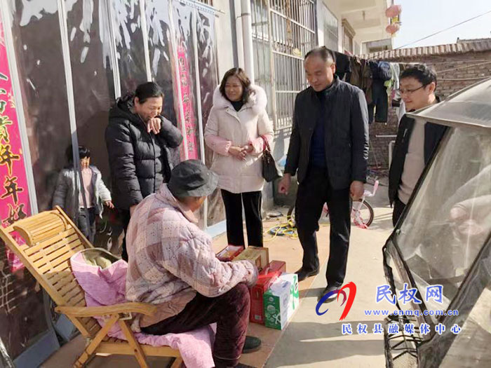 縣商務(wù)局開展走訪慰問離休老干部活動(dòng) 縣商務(wù)局開展走訪慰問離休老干部活動(dòng)