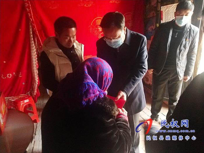 市人大常委會副主任、縣委書記姬脈常到白云寺鎮(zhèn)開展“三·五”基層工作日活動
