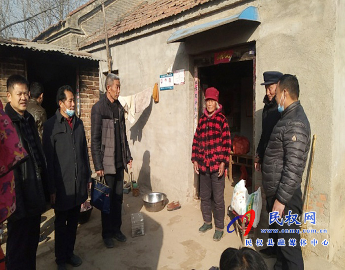 民權(quán)縣醫(yī)療保障局駐村工作隊慰問李坤侯困難戶 民權(quán)縣醫(yī)療保障局駐村工作隊慰問李坤侯困難戶