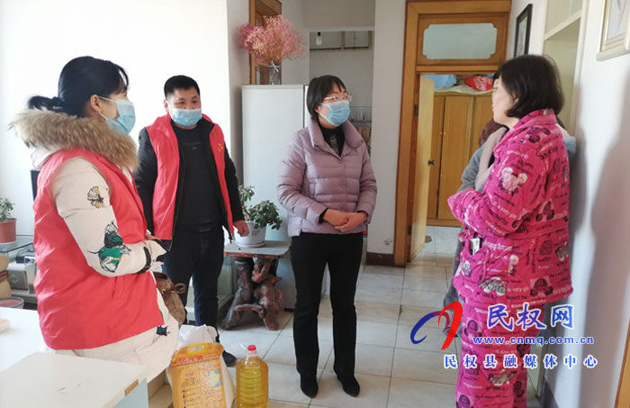 第三小學(xué)開(kāi)展新年慰問(wèn)困難師生活動(dòng) 第三小學(xué)開(kāi)展新年慰問(wèn)困難師生活動(dòng)