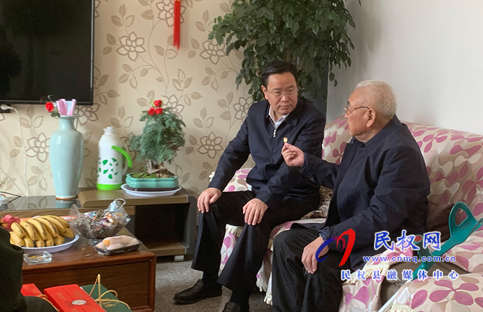 市縣領(lǐng)導(dǎo)春節(jié)前夕看望慰問縣處級退休干部 市縣領(lǐng)導(dǎo)春節(jié)前夕看望慰問縣處級退休干部