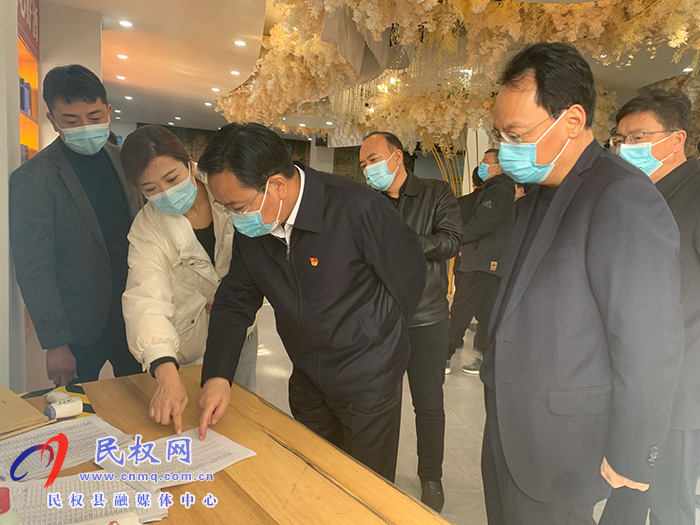 市人大常委會(huì)副主任、縣委書記姬脈常查看節(jié)前安全生產(chǎn)和市場(chǎng)供應(yīng)情況