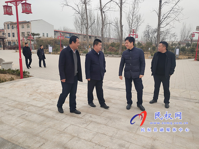 市自然資源和規(guī)劃局黨組成員、副局長張永健到我縣雙塔鎮(zhèn)調(diào)研國土綠化工作