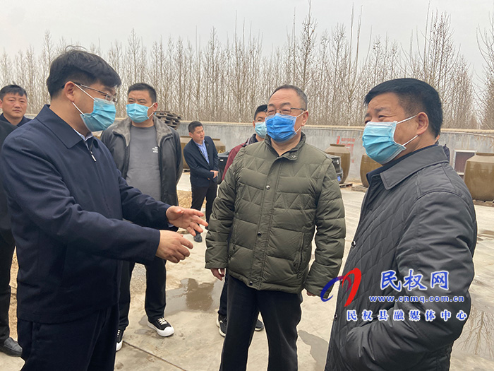 應(yīng)急管理部?；O(jiān)管二司副司長劉瑾一行對我縣煙花爆竹庫存清零等情況進(jìn)行專項檢查