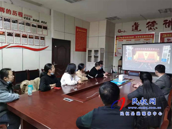 我縣各鄉(xiāng)鎮(zhèn)（街道辦）、縣直各單位組織收聽收看全國脫貧攻堅總結(jié)表彰大會