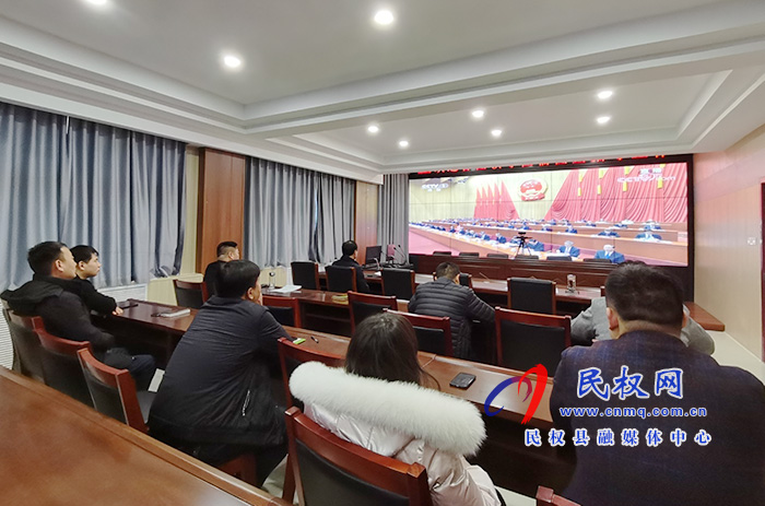 我縣各鄉(xiāng)鎮(zhèn)（街道辦）、縣直各單位組織收聽收看全國脫貧攻堅總結(jié)表彰大會