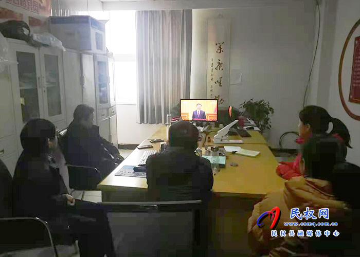我縣各鄉(xiāng)鎮(zhèn)（街道辦）、縣直各單位組織收聽收看全國脫貧攻堅總結(jié)表彰大會
