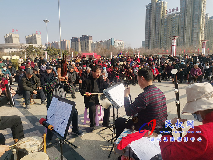 縣文聯(lián)、縣戲劇家協(xié)會(huì)開展“送文藝節(jié)目”文明實(shí)踐主題活動(dòng)