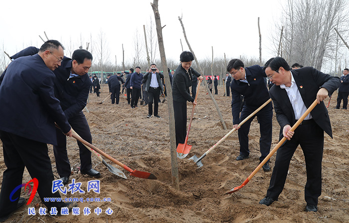 市縣領導參加春季義務植樹勞動 市縣領導參加春季義務植樹勞動