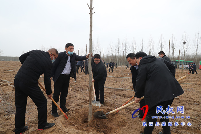 市縣領導參加春季義務植樹勞動 市縣領導參加春季義務植樹勞動