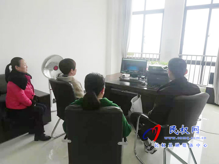 我縣各單位、鄉(xiāng)鎮(zhèn)（街道辦）組織收聽收看全縣三級干部大會直播實(shí)況