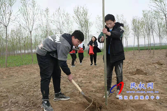 植樹護綠正當時 ——“美麗民權(quán)·青春護綠我先行”青少年植樹活動 植樹護綠正當時 ——“美麗民權(quán)·青春護綠我先行”青少年植樹活動