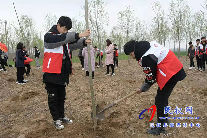 植樹護綠正當時 ——“美麗民權(quán)·青春護綠我先行”青少年植樹活動 植樹護綠正當時 ——“美麗民權(quán)·青春護綠我先行”青少年植樹活動