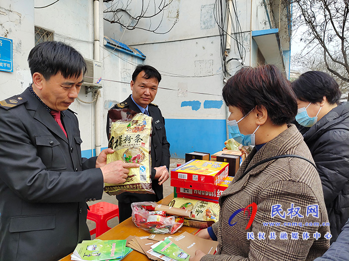 民權(quán)縣市場監(jiān)督管理局開展3·15國際消費者權(quán)益日宣傳服務活動 民權(quán)縣市場監(jiān)督管理局開展3·15國際消費者權(quán)益日宣傳服務活動