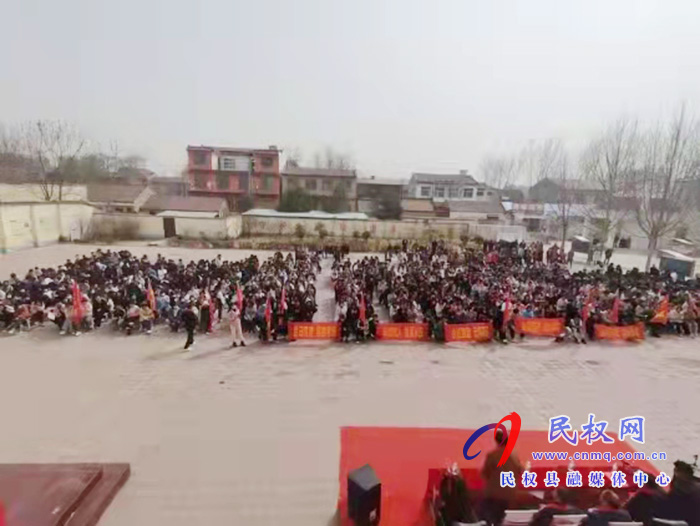 龍?zhí)烈恢信e行百日沖刺中考誓師大會(huì) 龍?zhí)烈恢信e行百日沖刺中考誓師大會(huì)