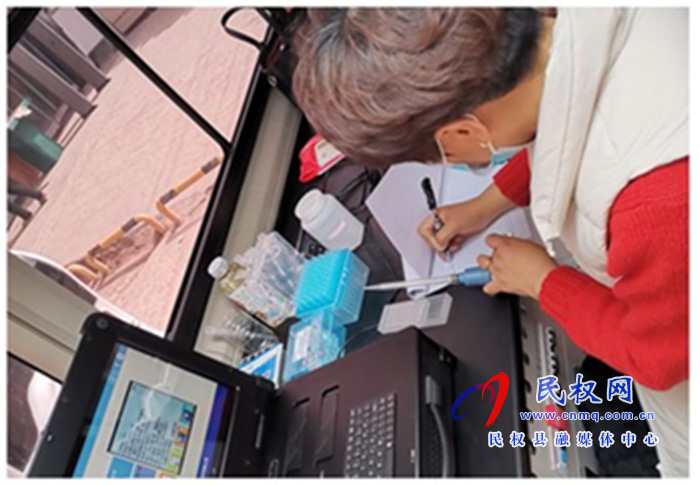 民權(quán)縣市場(chǎng)監(jiān)督管理局、縣綜合檢驗(yàn)檢測(cè)中心聯(lián)合開展食用農(nóng)產(chǎn)品農(nóng)藥殘留快檢工作