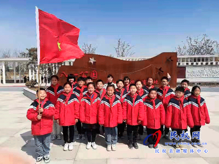 民權(quán)縣第五小學(xué)開(kāi)展“從小學(xué)黨史，永遠(yuǎn)跟黨走”主題教育活動(dòng)