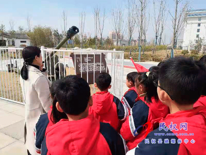 民權(quán)縣第五小學(xué)開(kāi)展“從小學(xué)黨史，永遠(yuǎn)跟黨走”主題教育活動(dòng)
