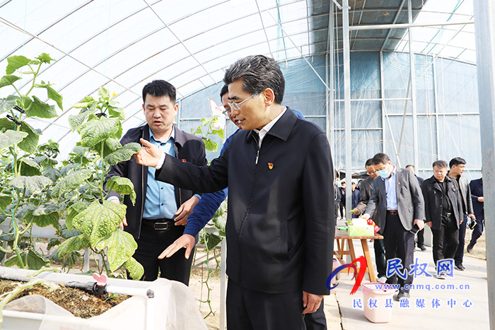 副省長、市委書記王戰(zhàn)營到我縣雙塔鎮(zhèn)秣坡村開展“三五”基層工作日活動