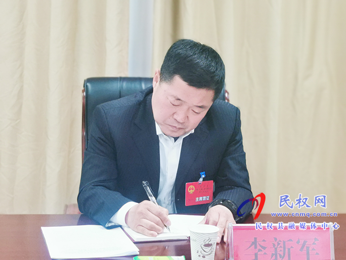 市人大常委會副主任、縣委書記姬脈常參加龍?zhí)伶?zhèn)代表團審議
