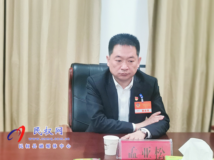 市人大常委會副主任、縣委書記姬脈常參加龍?zhí)伶?zhèn)代表團審議