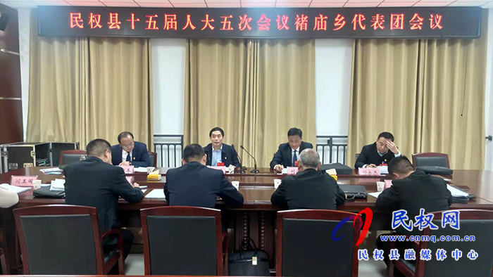 縣領(lǐng)導(dǎo)參加各代表團(tuán)審議六個(gè)報(bào)告 縣領(lǐng)導(dǎo)參加各代表團(tuán)審議六個(gè)報(bào)告