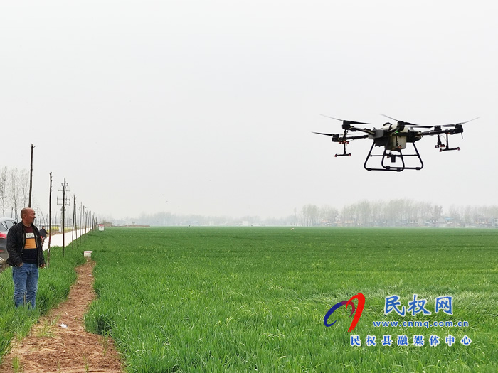 老顏集鄉(xiāng):無人機噴灑農(nóng)藥助春耕 老顏集鄉(xiāng):無人機噴灑農(nóng)藥助春耕