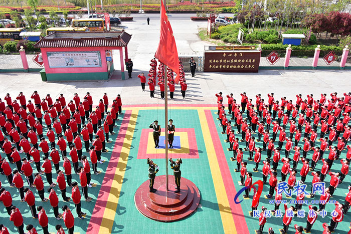 民權(quán)縣精英文武學(xué)校營造濃厚擁軍氛圍 民權(quán)縣精英文武學(xué)校營造濃厚擁軍氛圍