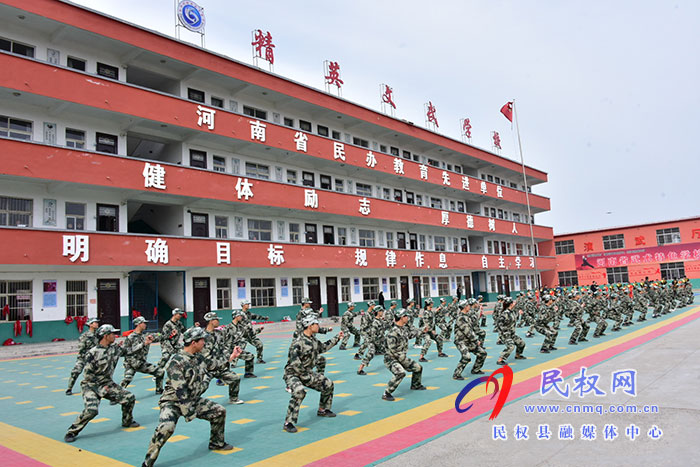 民權(quán)縣精英文武學(xué)校營造濃厚擁軍氛圍 民權(quán)縣精英文武學(xué)校營造濃厚擁軍氛圍