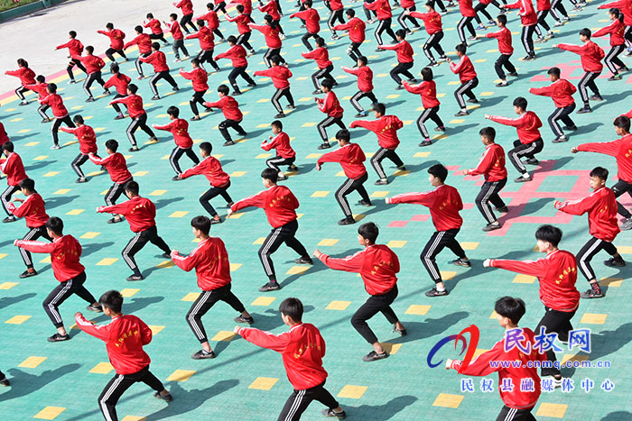 民權(quán)縣精英文武學(xué)校營造濃厚擁軍氛圍 民權(quán)縣精英文武學(xué)校營造濃厚擁軍氛圍