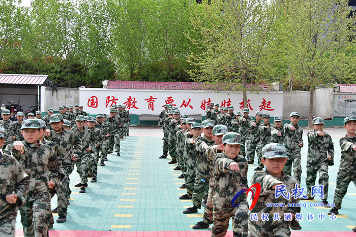 民權(quán)縣精英文武學(xué)校營造濃厚擁軍氛圍 民權(quán)縣精英文武學(xué)校營造濃厚擁軍氛圍