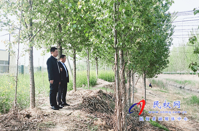 縣委常委、縣委辦公室主任、縣級(jí)河長(zhǎng)孟亞松到野崗鎮(zhèn)開(kāi)展巡河工作