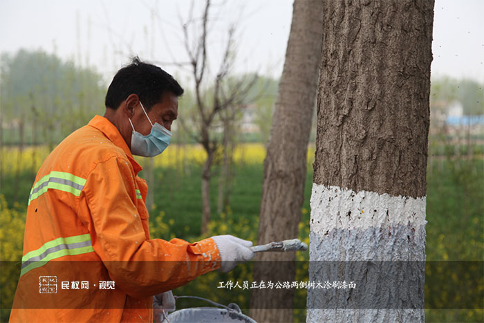 公路養(yǎng)護工：最美“風(fēng)景”綻放在公路上