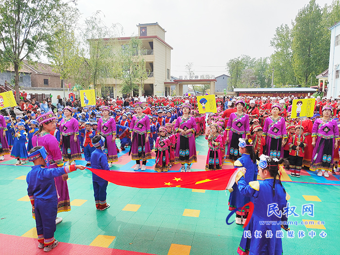 白云寺鎮(zhèn)馬崗小天使幼兒園舉行“民族大團(tuán)結(jié)”主題運(yùn)動會 白云寺鎮(zhèn)馬崗小天使幼兒園舉行“民族大團(tuán)結(jié)”主題運(yùn)動會